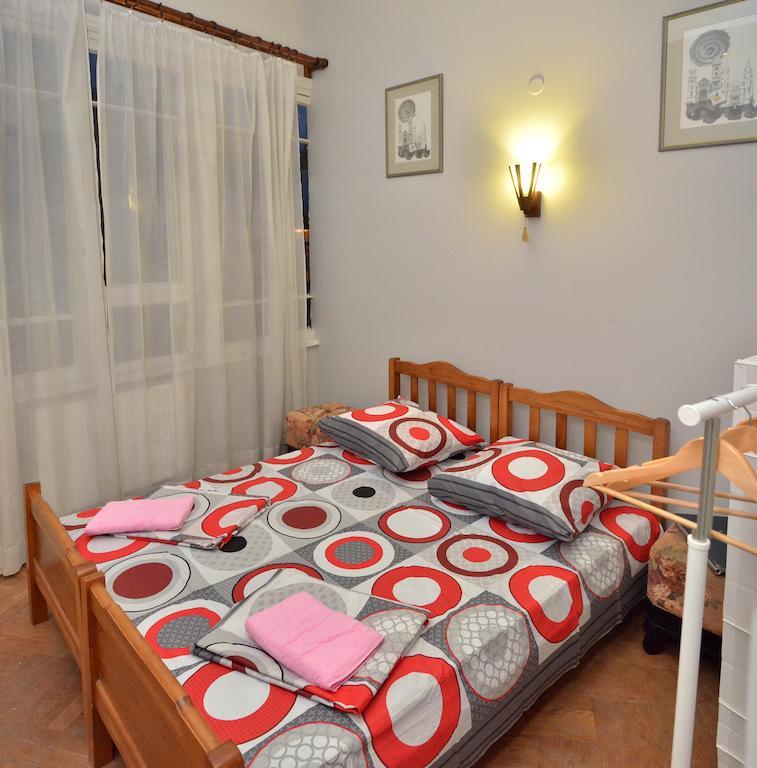 Griboedov Hostel & Suites Tbilisi Bilik gambar
