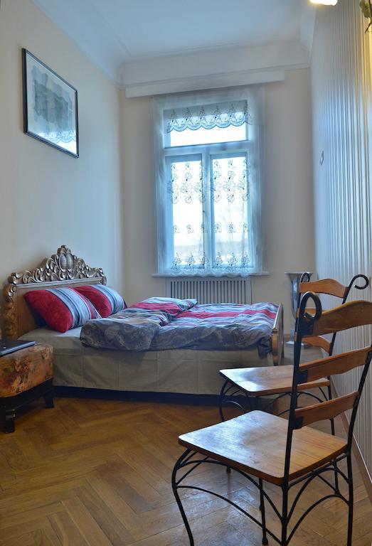Griboedov Hostel & Suites Tbilisi Bilik gambar
